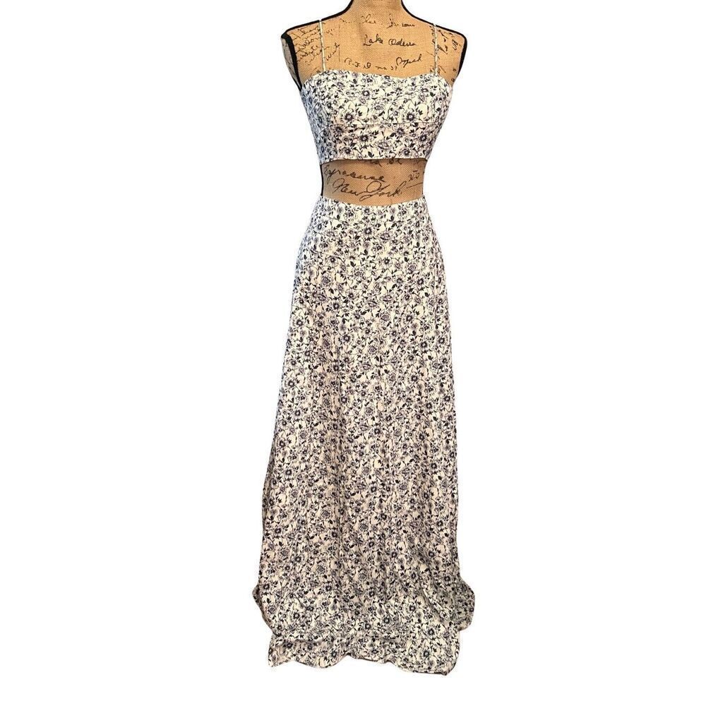 NWT Showpo Maya Linen Blend Blue Porcelain Floral Panelled Crop Top & Maxi Skirt